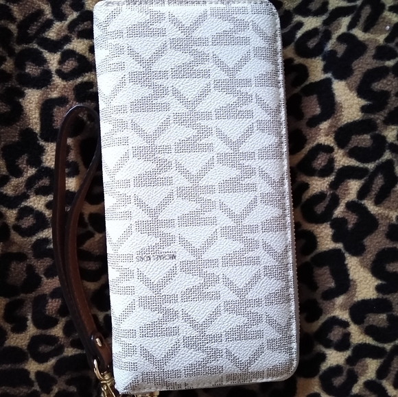 Michael Kors wallet - Picture 3 of 4